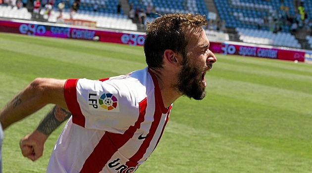 Vidal celebra un gol marcado con el Almera. CURRO VALLEJO