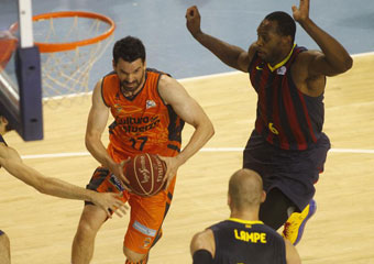 Valencia Basket reina entre el desacierto