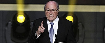 La UEFA invita a Blatter a irse