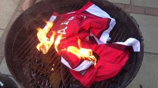 Arsenal fans burn Fbregas shirts