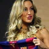FIFA impide a Claudia Leitte
posar con la camiseta del Barcelona