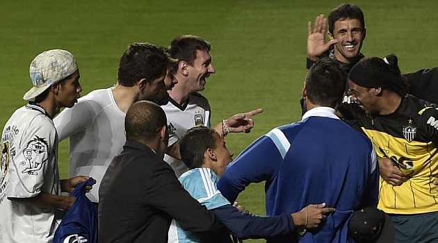 Messi: "Qu hacs ac Ronaldinho?"