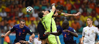 Falta a Casillas en el
tercer gol de Holanda
