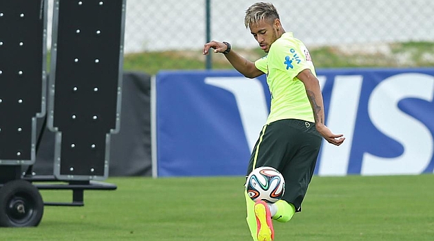 Neymar dyes his hair golden blonde for Mexico game