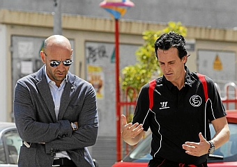 Monchi y Emery hablan en la ciudad deportiva del Sevilla. RAMN NAVARRO