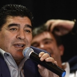 Maradona anticipa el K.O. de España