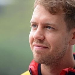 Vettel, muy feliz por Schumacher
