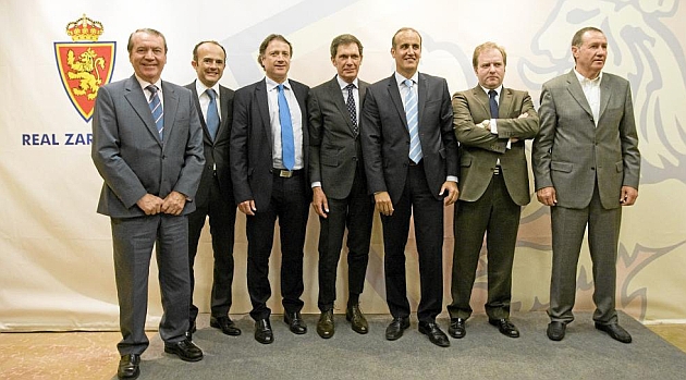 Casasnovas, segundo por la derecha, junto al resto de empresarios / Toni Galn (Marca)