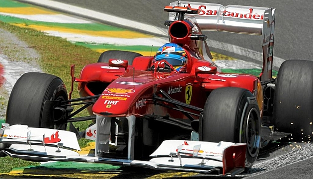 Saltan chispas en el monoplaza de Alonso en 2011 / Foto: AFP