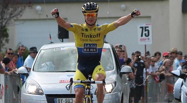 Nicolas Roche celebrando su triunfo en meta. FOTO: Prensa Tinkoff-Saxo