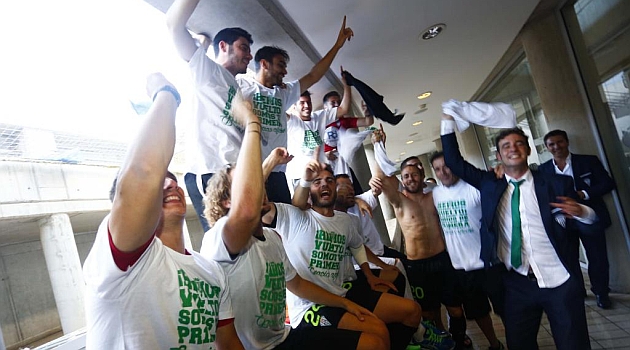 Los jugadores del Crdoba celebrando el ascenso en el Gran Canaria / Gerardo Ojeda (Marca)