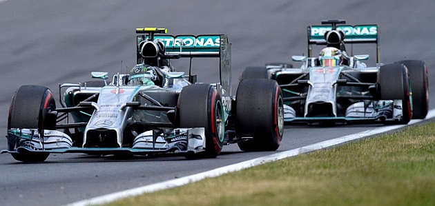 Mercedes reconoce falta de transparencia entre Rosberg y Hamilton