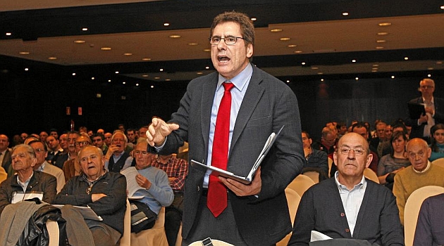 Javier Zabaleta, durante la Asamblea extraordinaria del club / Cristina Abadia (Marca)