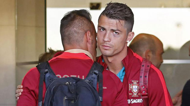 Cristiano llega a Portugal con un hematoma en el ojo