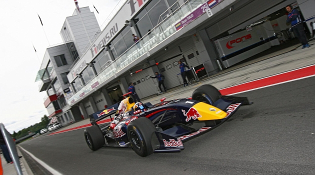 Problemas para Sainz Jr. en la primera carrera en Rusia