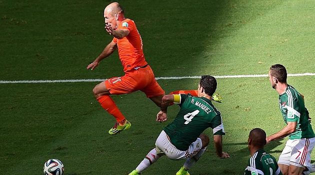 Mrquez: "No fue penalti, Robben
se tira cinco de cada diez faltas"