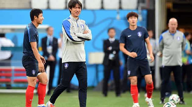 Hong Myung-bo seguirá entrenando a Corea del Sur pese al fiasco en Brasil