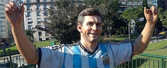 Le cortan los dedos a la estatua de Messi en Buenos Aires