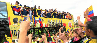Más de 120.000 aficionados reciben a la selección colombiana