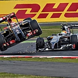 El accidente de Rikknen, el vuelo de Maldonado y la lucha Alonso-Vettel
