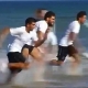 El Sevilla se divierte entrenando en la playa