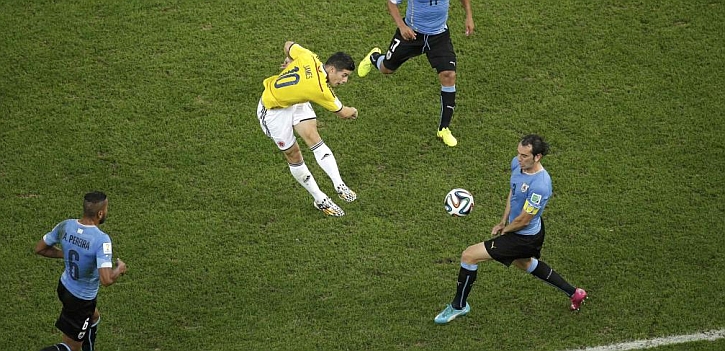La volea de James contra Uruguay arrasa como mejor gol del Mundial