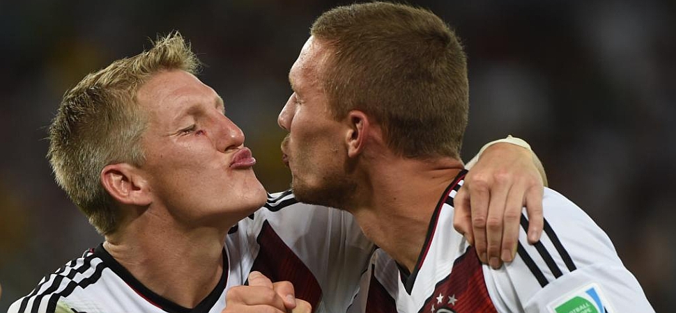 El acaramelado 'beso' de celebracin entre Podolski y Schweinsteiger