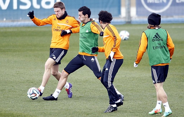 lvaro Arbeloa y Asier Illarramendi en primer plano durante un entrenamiento con el Real Madrid