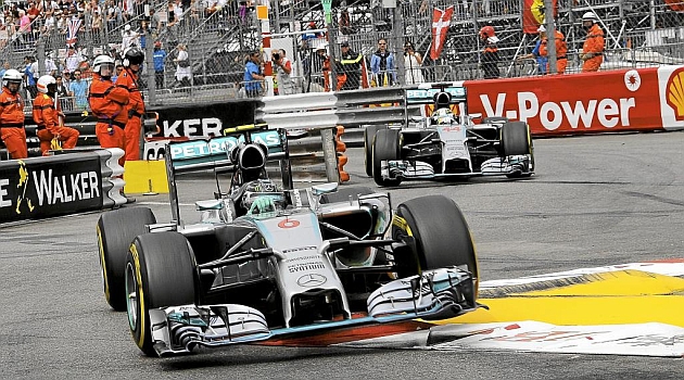 Nico Rosberg y Lewis Hamilton, durante el pasado Gran Premio de Mnaco en el que lograron el doblete para Mercedes / RV RACING PRESS