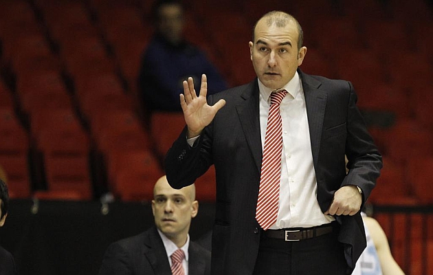 Gipuzkoa Basket ficha al entrenador plateado