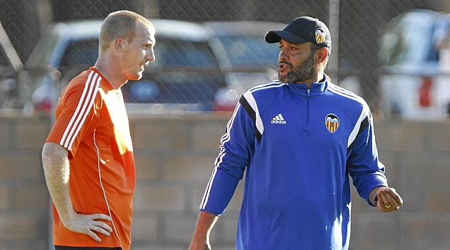 Mathieu y Nuno, durante el entrenamiento de ayer en Paterna / Foto: Jos Antonio Sanz