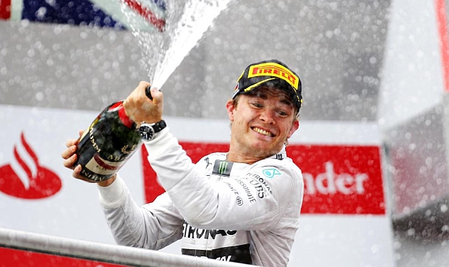 Rosberg celebra su victoria en Hockenheim