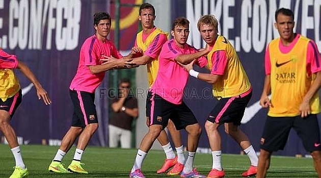 Cmara, segundo por la izquierda, en un entrenamiento de esta pretemporada / Web del FC Barcelona