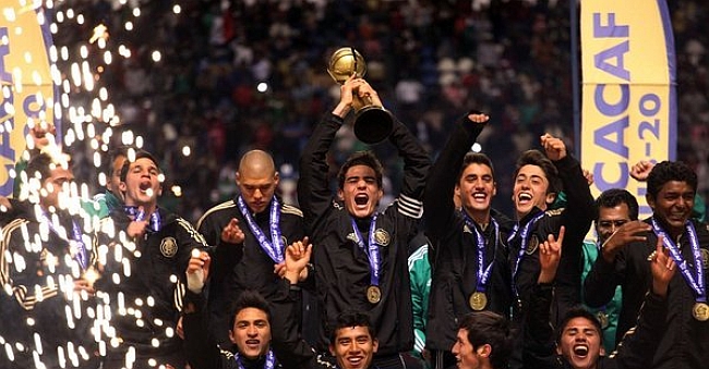 Mxico celebra el campeonato sub 20 de Puebla en 2013 / Foto: Jos Castaares-AFP