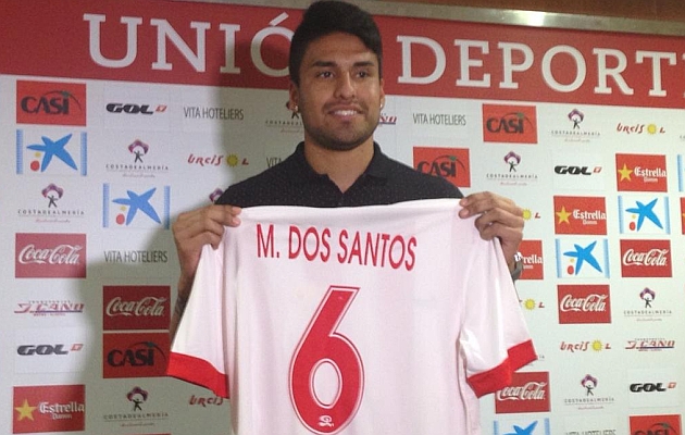 Dos Santos con su nueva camiseta. UD ALMERA