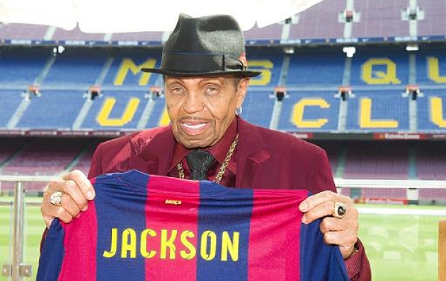 Michael Jackson's father visits Camp Nou