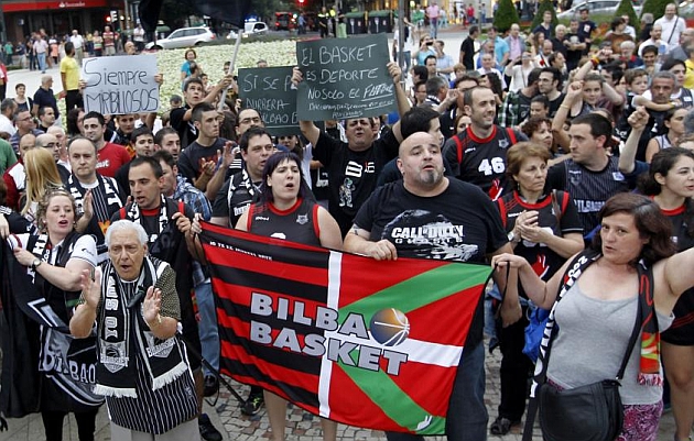 Continan las manifestaciones para que Bilbao siga en ACB