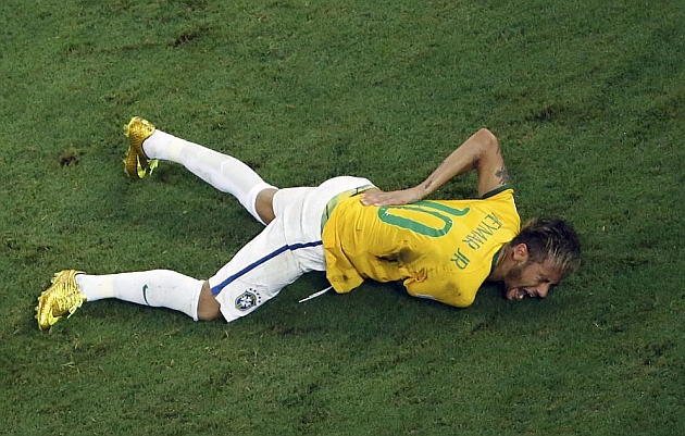Neymar Jr. tras su lesin en el Mundial.