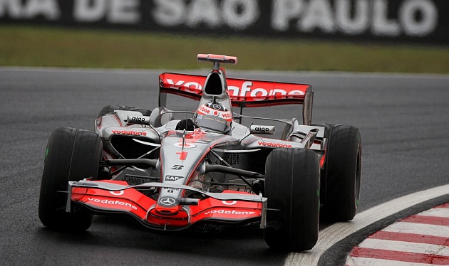 Alonso corriendo con McLaren en 2007 en Interlagos / RV.RACINGPRESS