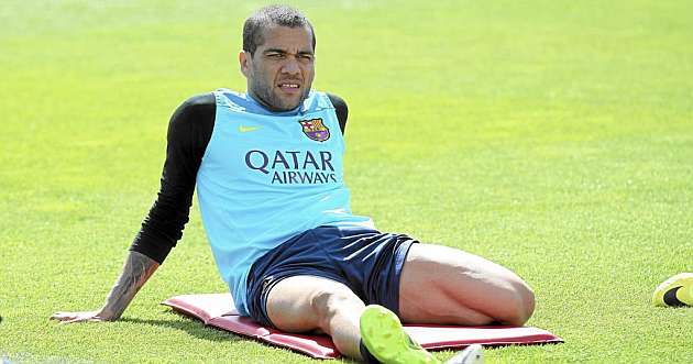Alves looks to stay at Barca