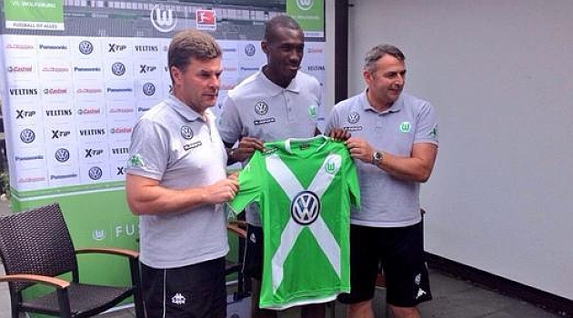 Guilavogui presentado por el Wolfsburgo / Wolfsburgo