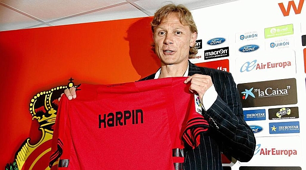 Karpin, en su presentacin como nuevo entrenador del Mallorca / Tooru Shimada (Marca)