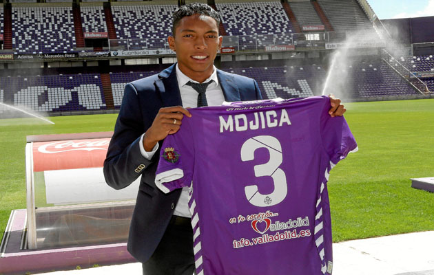 Johan Andrs Mojica (21), en su presentacin con el Valladolid..