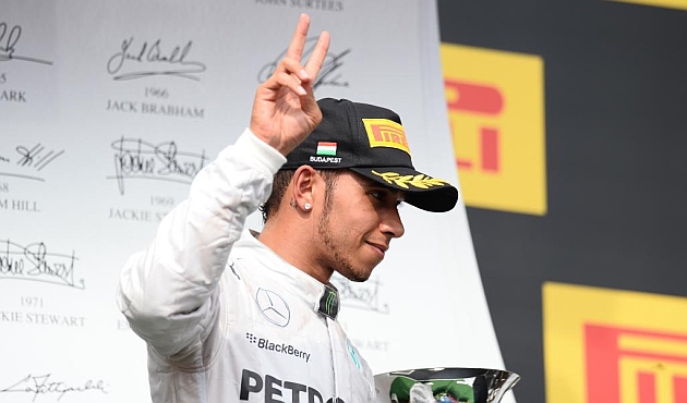 Hamilton celebra el podio en Hungra / RV. RACINGPRESS