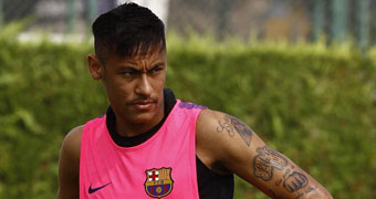 Neymar sufre un esguince y es duda para recibir al Elche