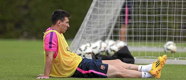 Leo Messi, en un momento relajado de una sesin de entrenamiento / Miguel Ruiz (FC Barcelona)