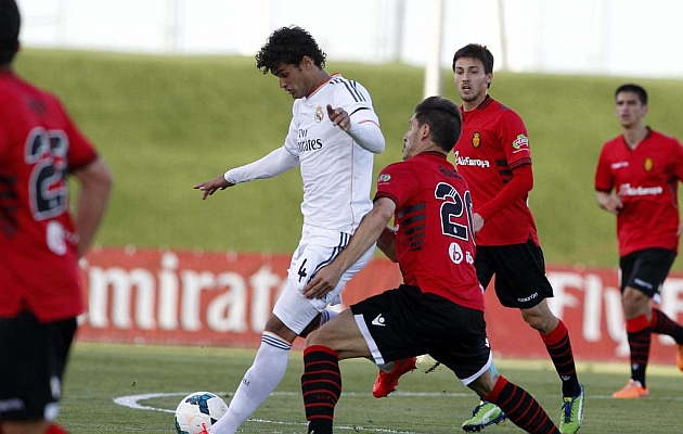 Willian Jos intenta controlar la pelota en un partido con el Castilla.