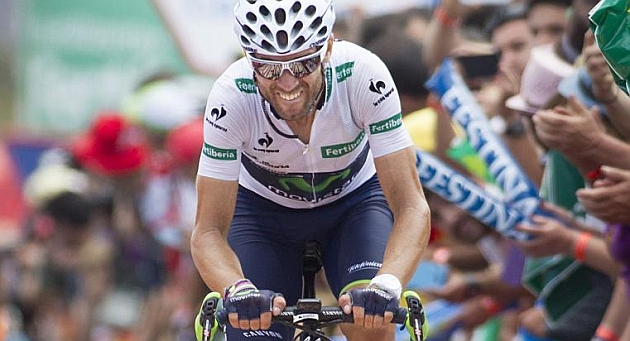 Alejandro Valverde entrando en meta en La Camperona. AFP