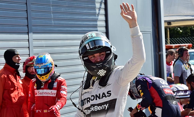 Rosberg saluda tras ser segundo en la Qualy de Monza / AFP