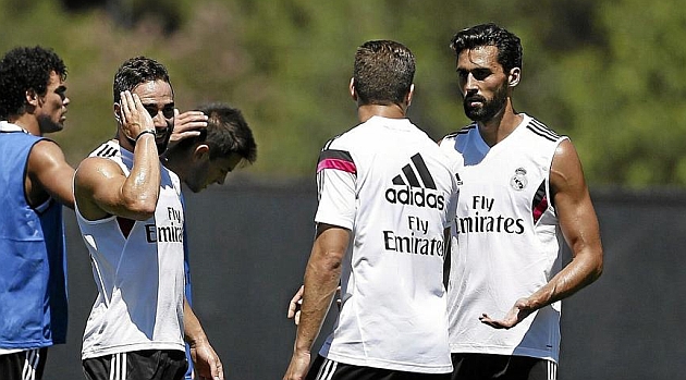 Carvajal, Nacho y Arbeloa, durante un entrenamiento del Real Madrid
